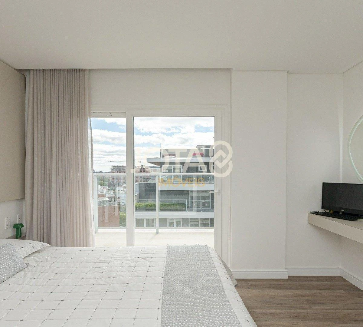 Floor-to-ceiling windows in a 3-bedroom apartment, 194 m² — photo 22