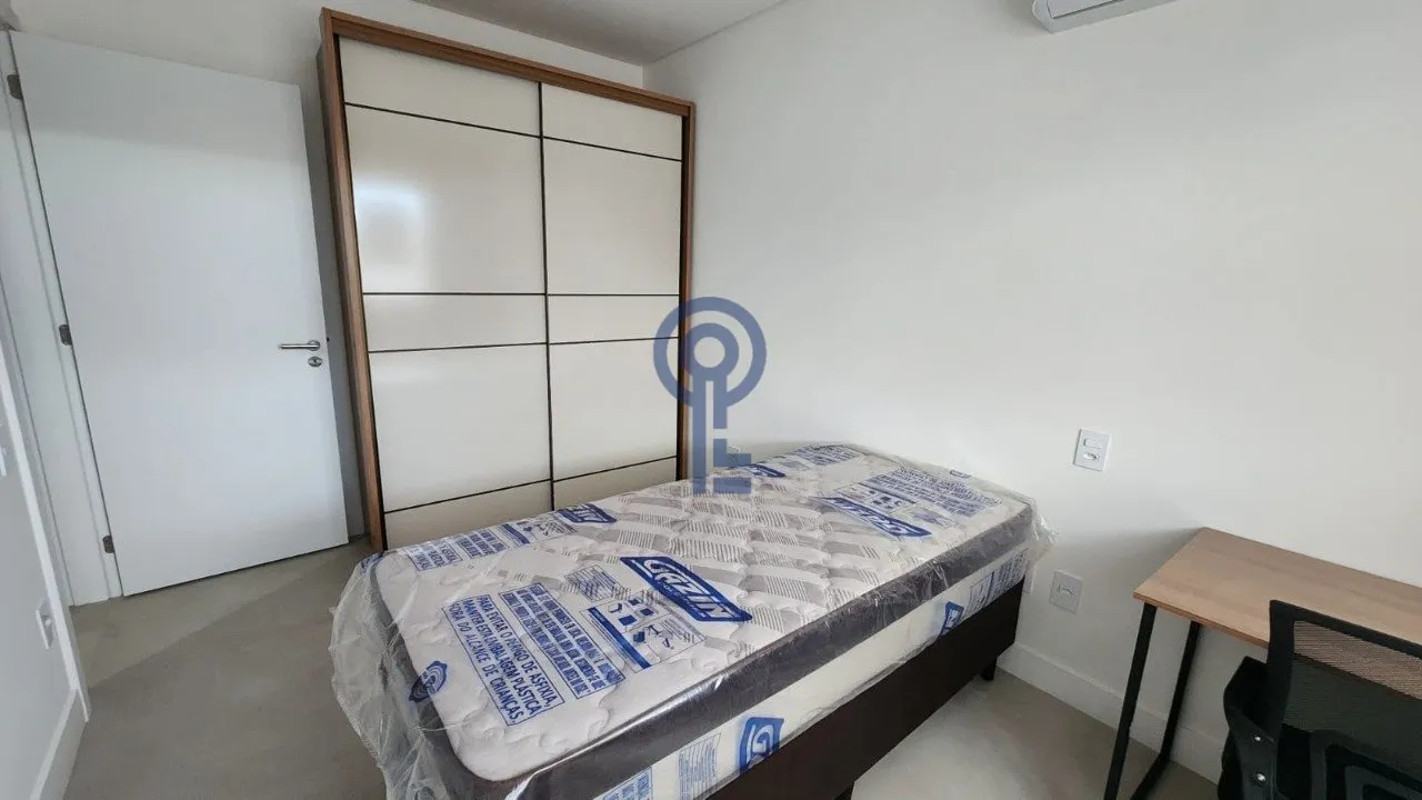 Furnished 59 m² studio with open-plan kitchen and electric stove — photo 5