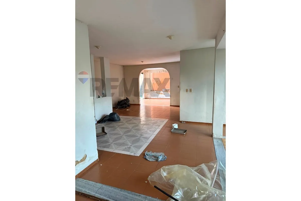 House with 7 bedrooms and 2 en-suite baths, 423 m² — photo 3
