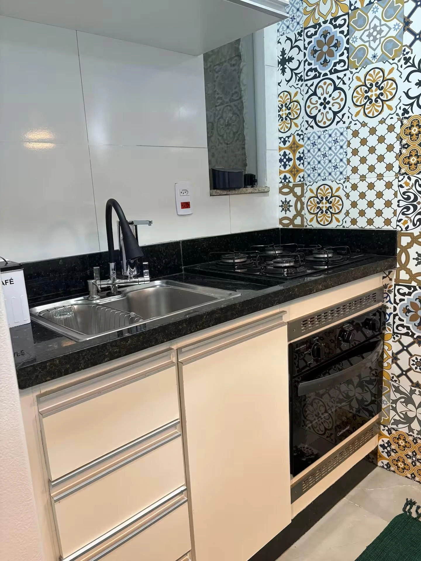 Furnished 1-bedroom apartment with an open-plan kitchen