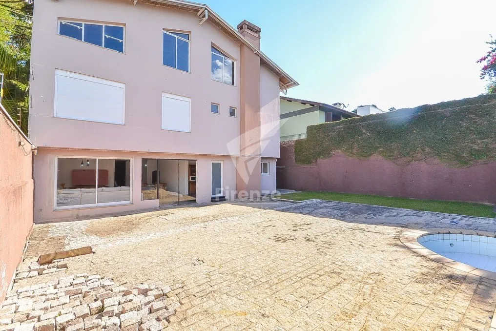 424 m² house with 3 en-suite bedrooms and 4 parking spots — photo 74