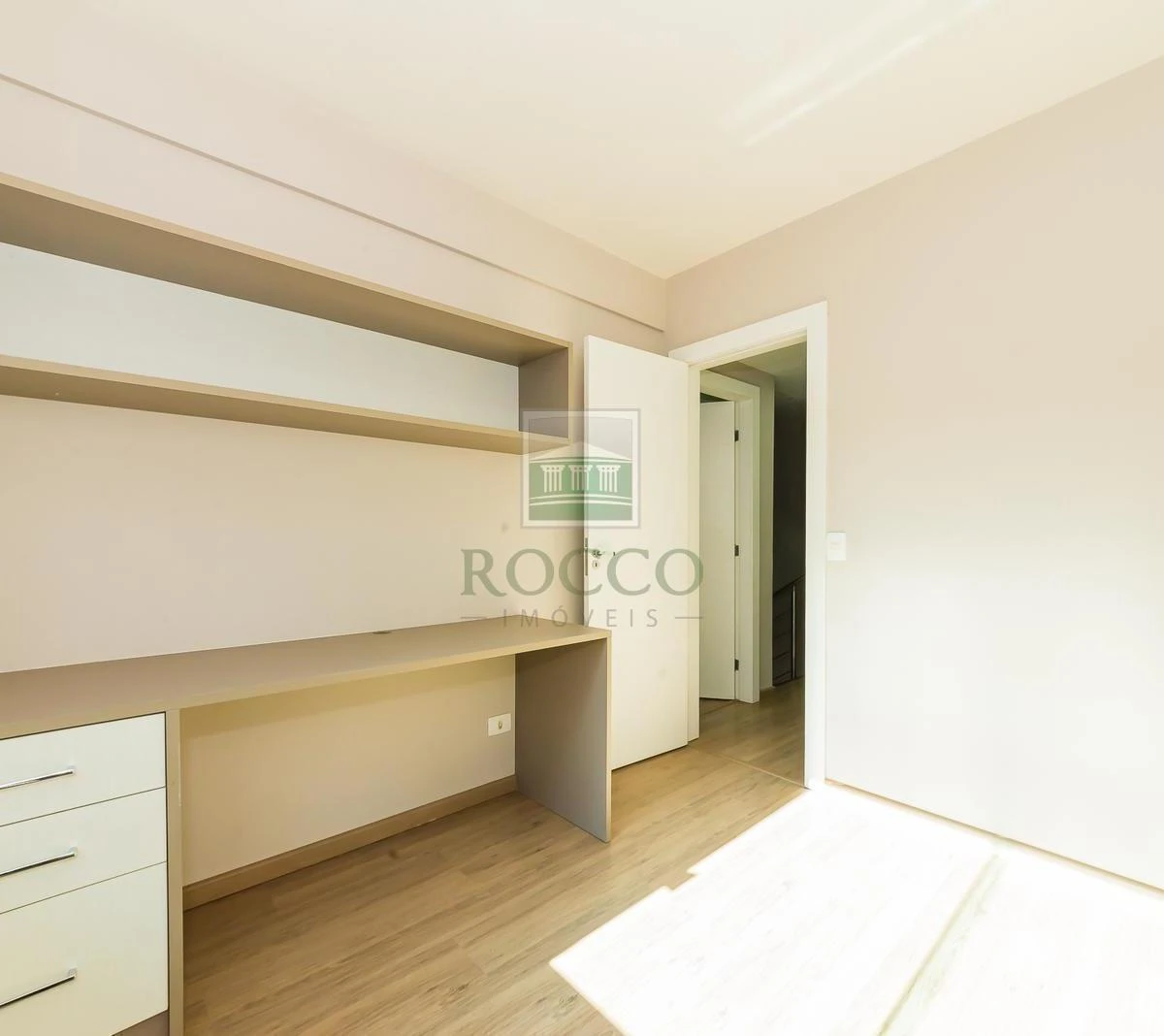 3-bedroom house with a bathtub — photo 16