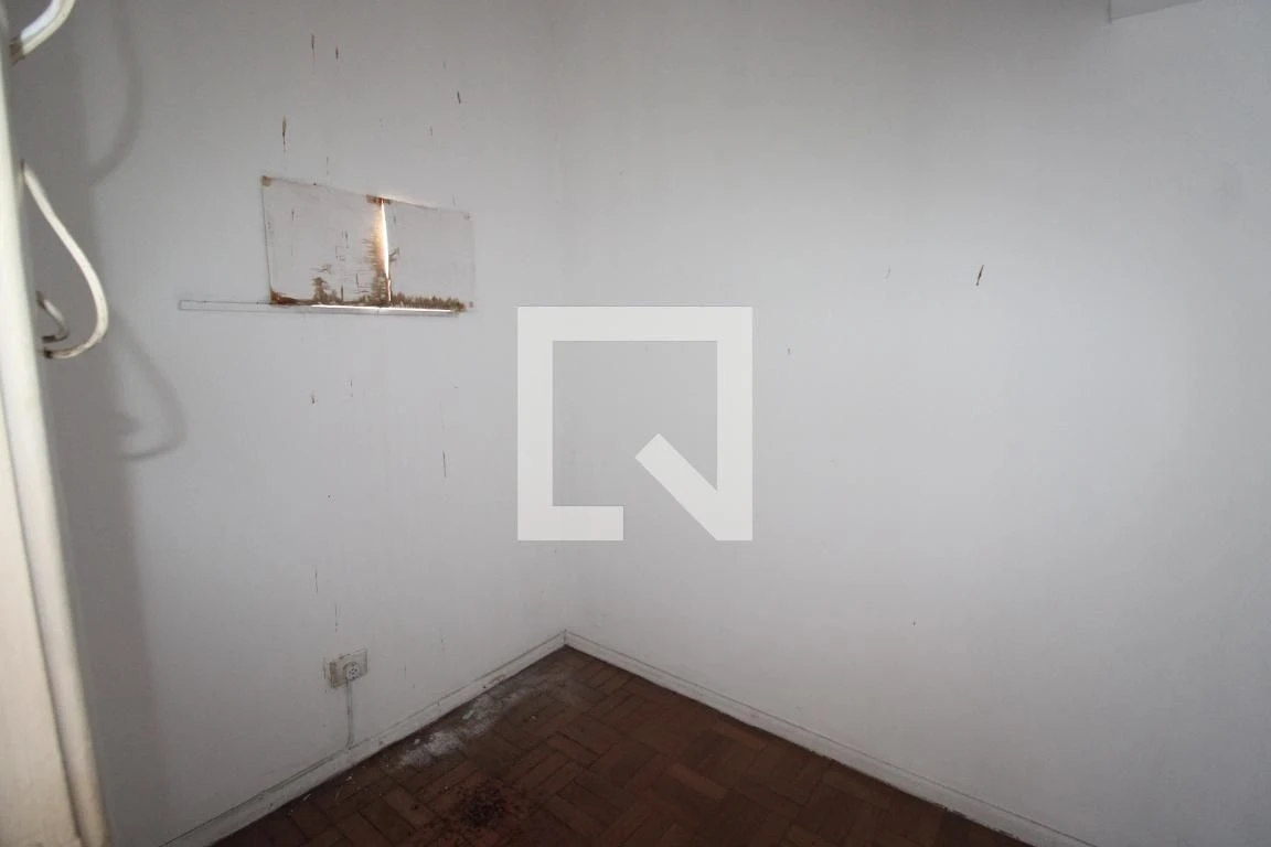 Wood or laminate floors in a 2-bedroom apartment, 100 m² — photo 14