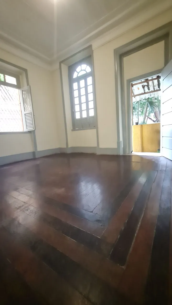 2-bedroom apartment with wood or laminate floors