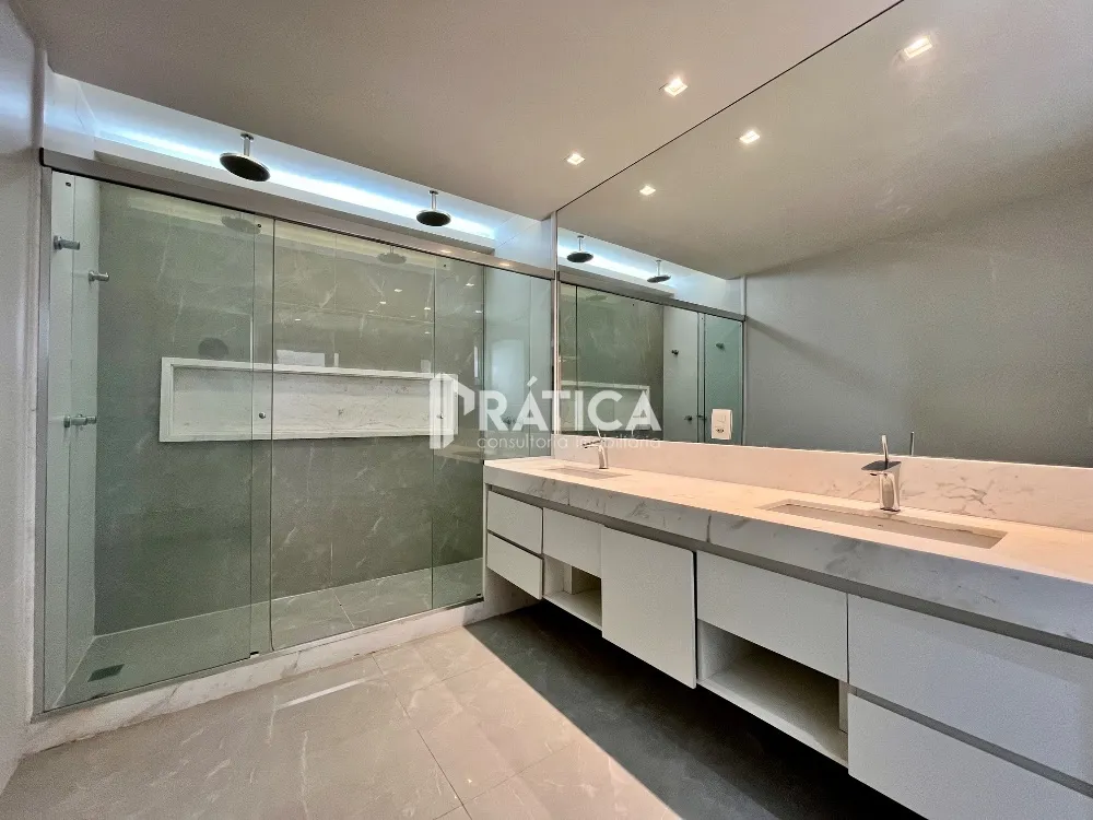 House with 5 bedrooms and an open-plan kitchen — photo 47