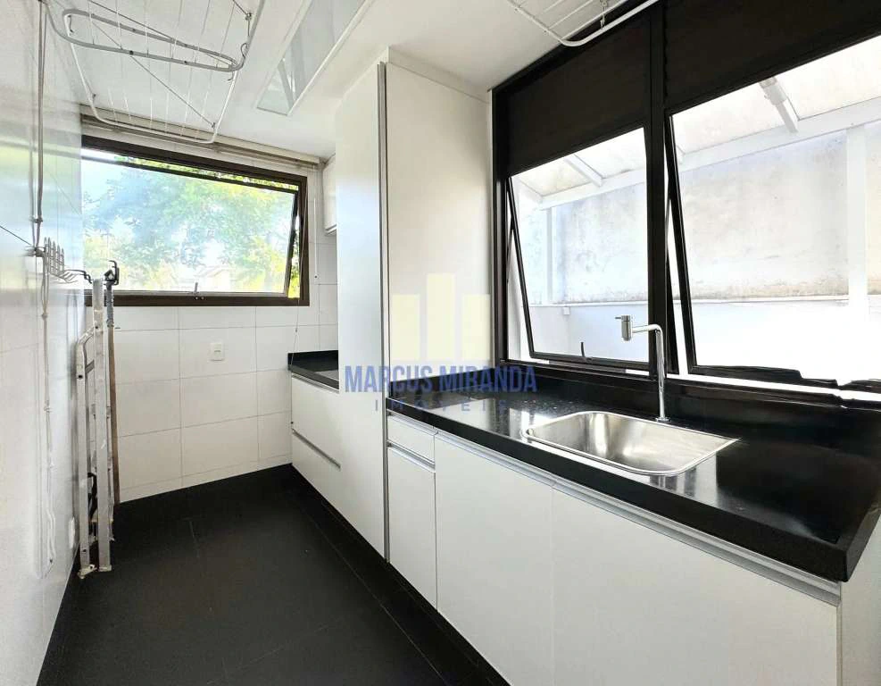 House with 5 bedrooms and 834 m², 6 parking and 9 baths — photo 7