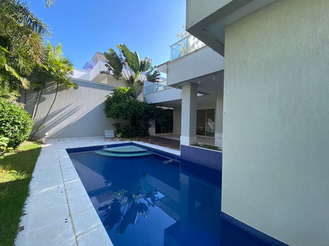 Furnished 5-bedroom house with 3 bathrooms and open-plan kitchen — photo 32