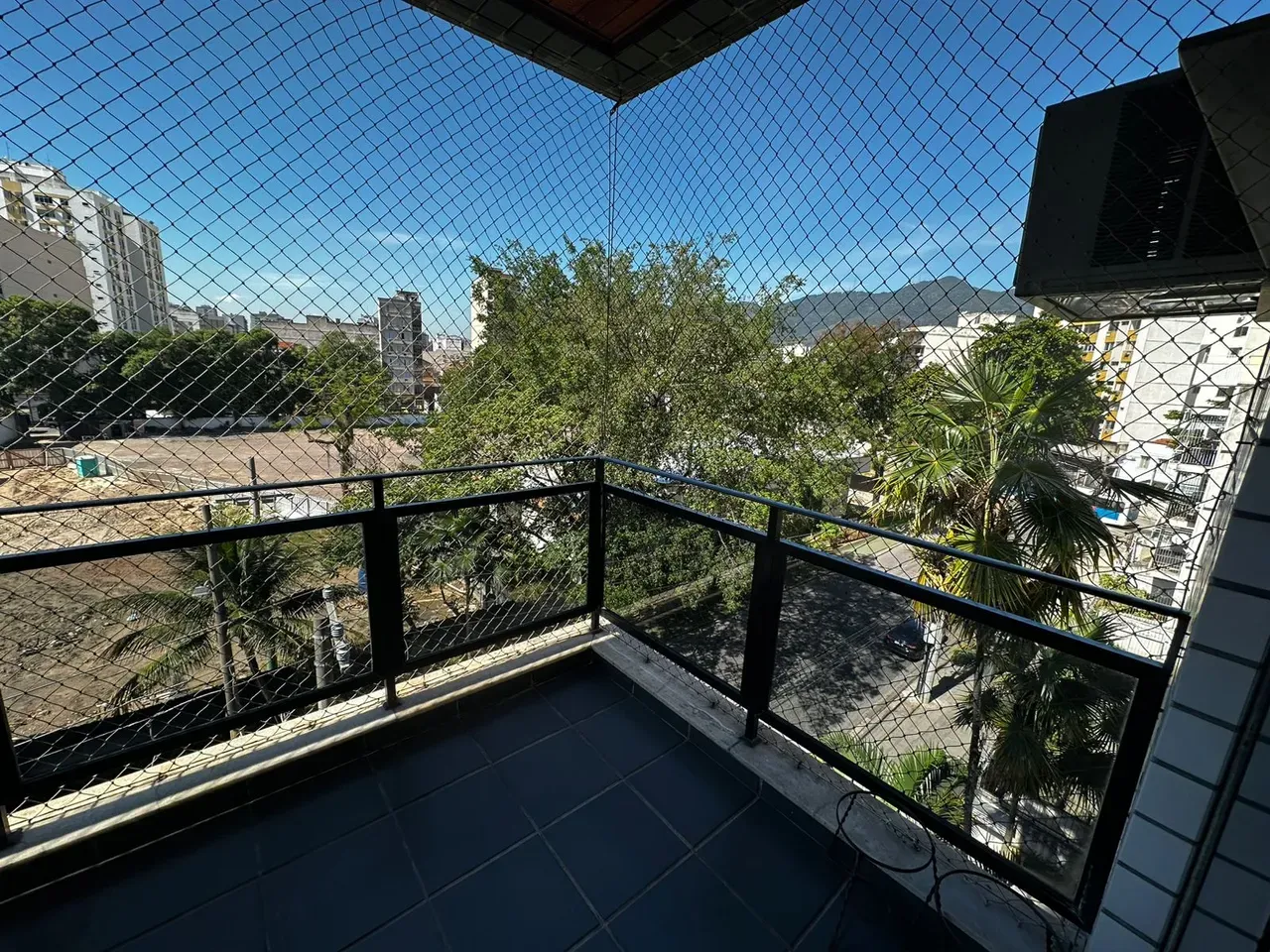 4-bedroom apartment with glassed-in balcony — photo 9