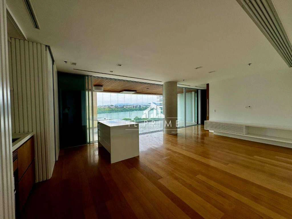 Furnished 1-bedroom apartment with an enclosed balcony — photo 8