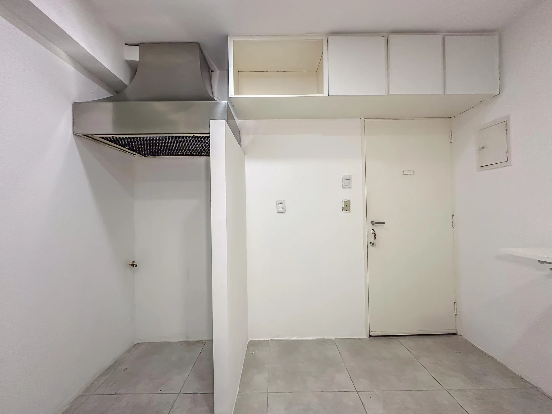 Apartment with 3 bedrooms, 1 en-suite and separate kitchen — photo 41
