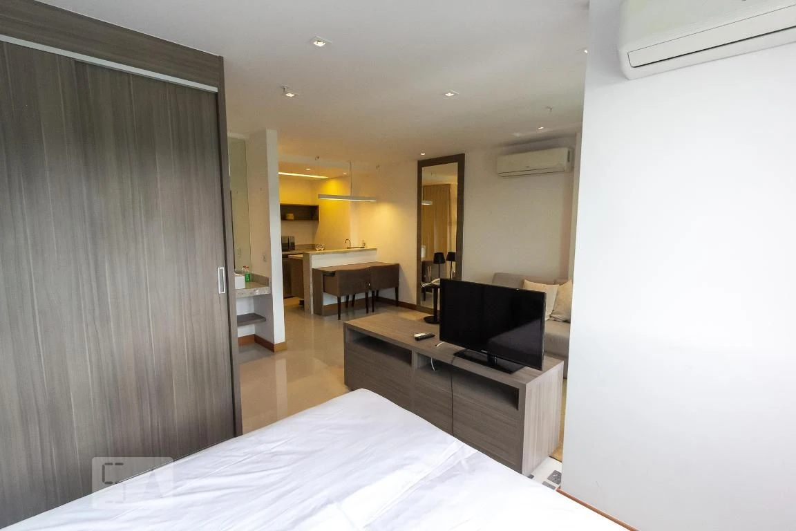 Furnished 1-bedroom apartment with private garden — photo 17