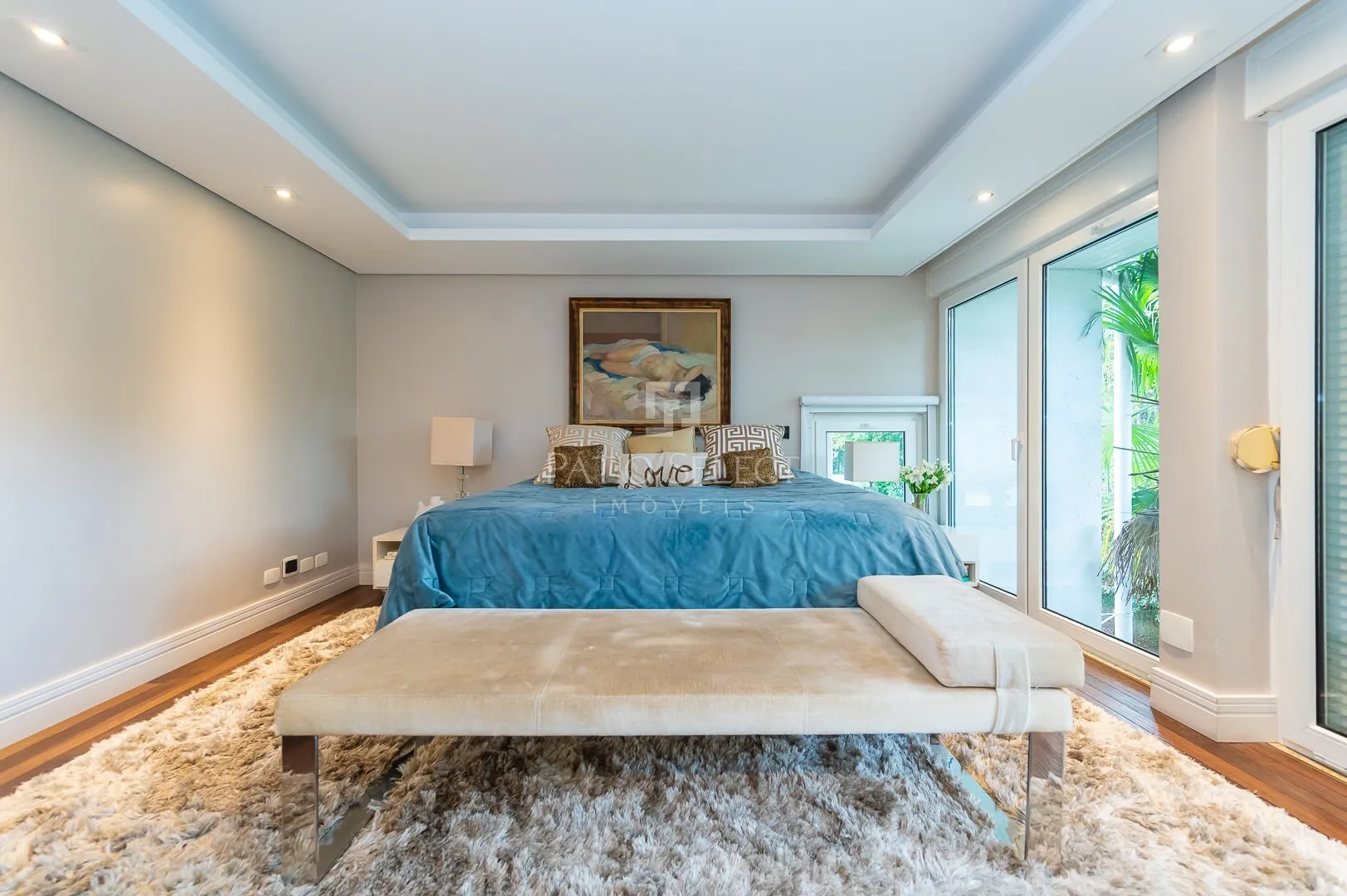 Floor-to-ceiling windows in a 6-bedroom house, 763 m² — photo 96