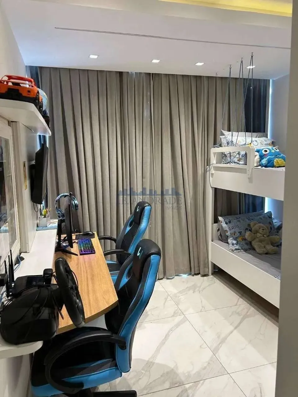 Furnished 250 m² apartment with 3 bedrooms and open kitchen — photo 12