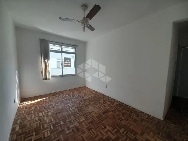 2-bedroom apartment with wood or laminate floors — photo 13