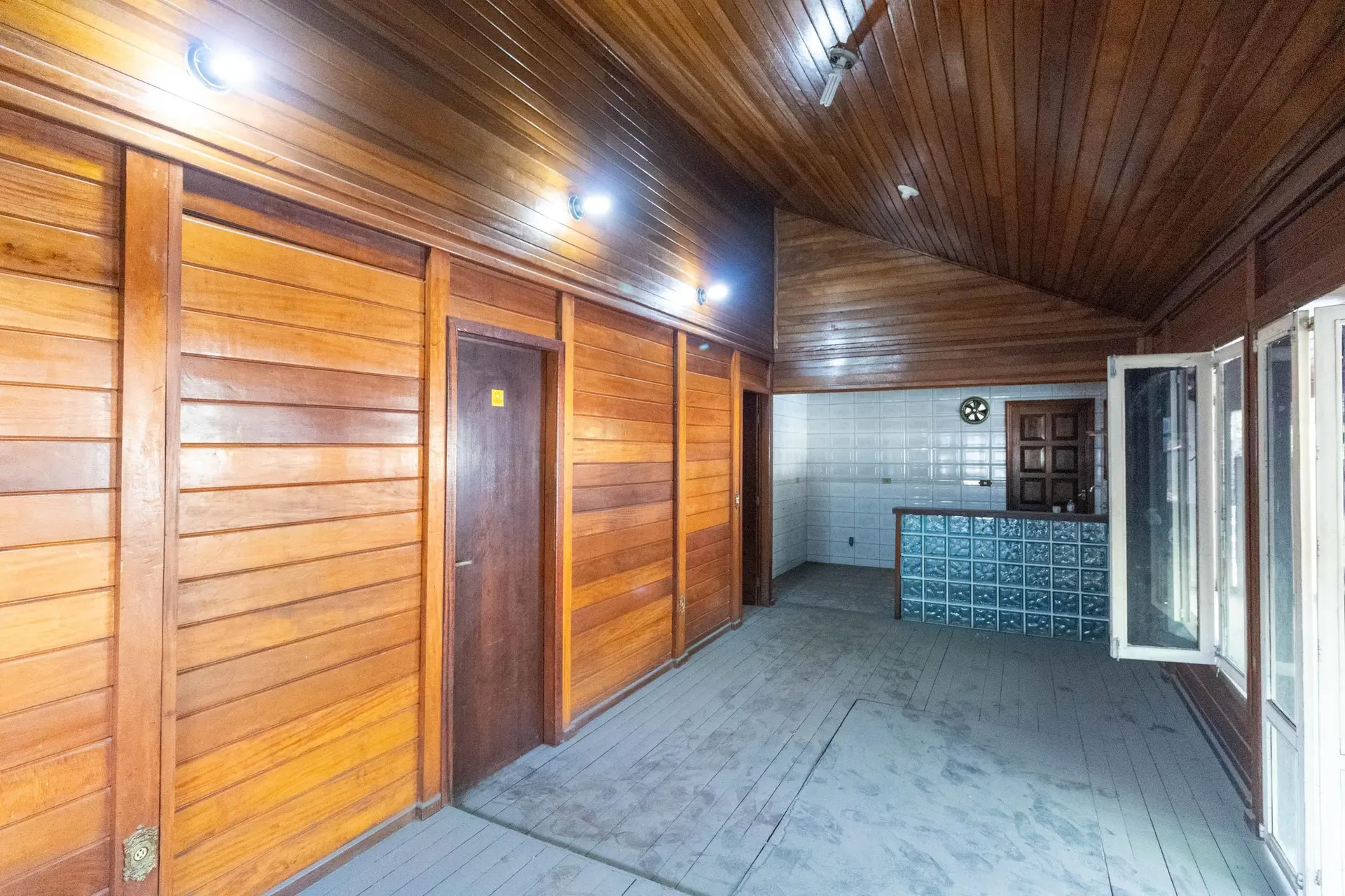 Casa com 2 quartos e varanda