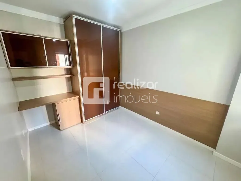 4-bedroom apartment in a building with a pool — photo 20