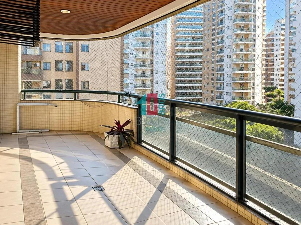 4-bedroom apartment with a glass-enclosed balcony — photo 11