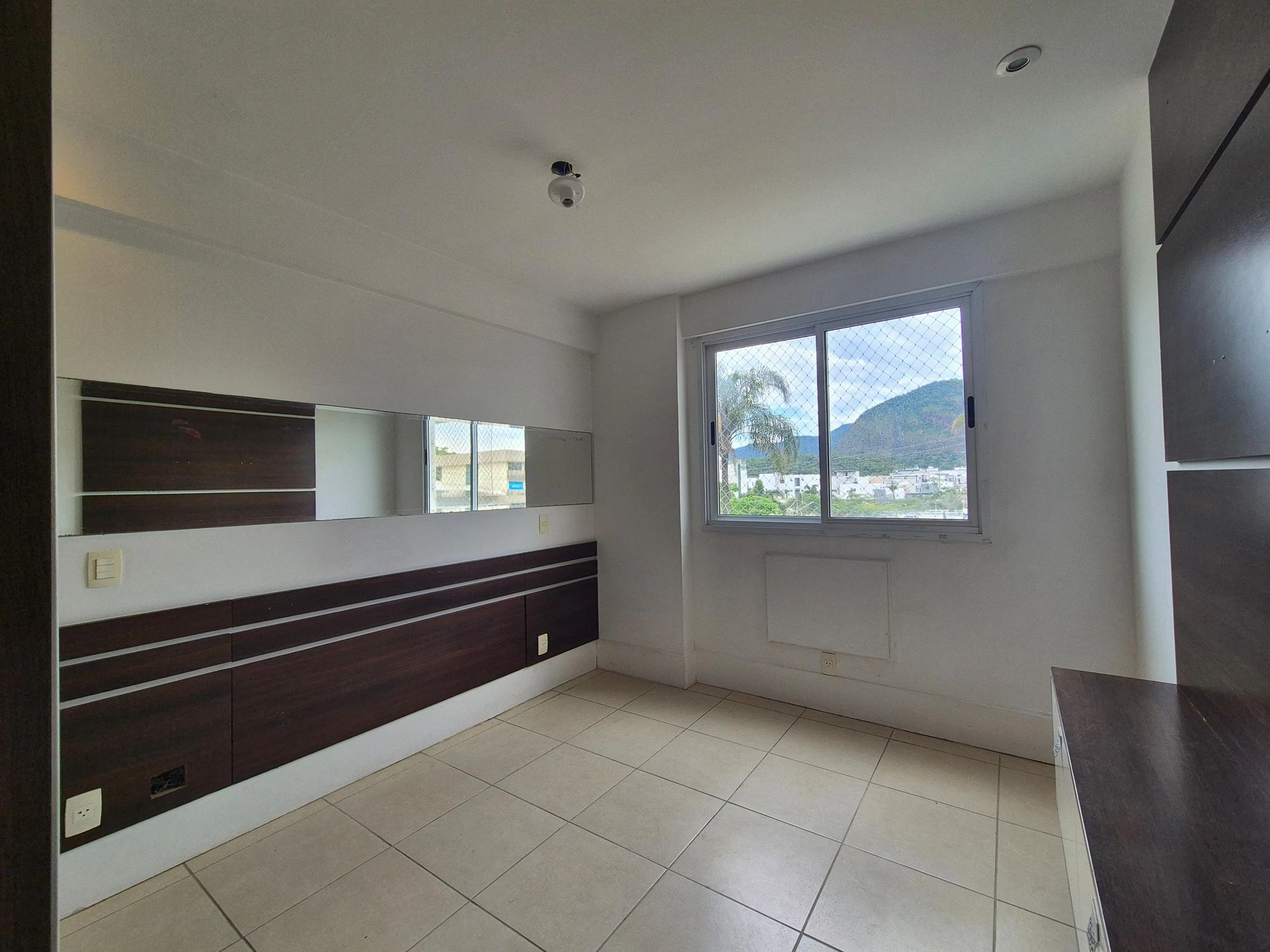 91 m² apartment with a home office and a mountain view — photo 28