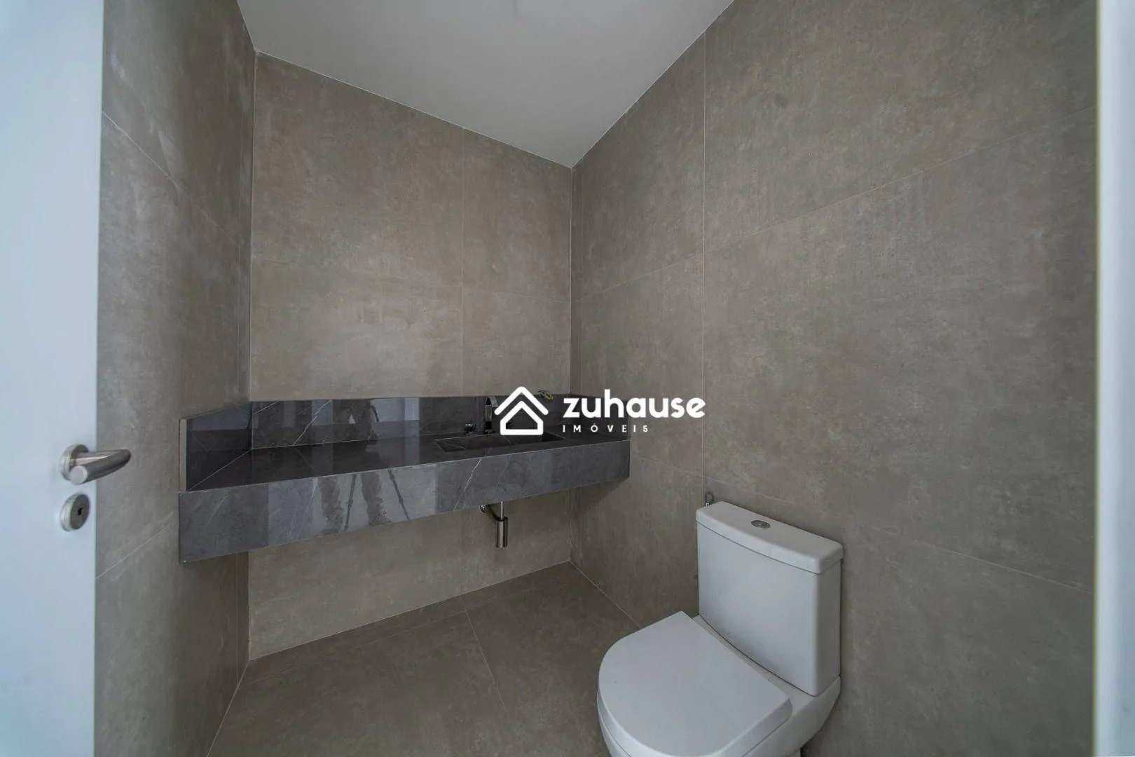 House with 5 bedrooms and an open-plan kitchen — photo 19