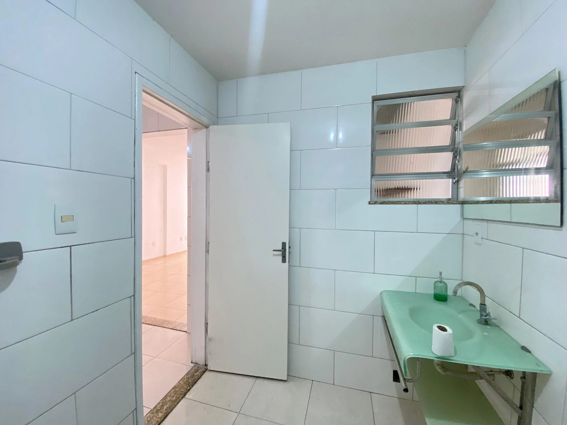 House with 2 bedrooms and a glass-enclosed shower — photo 36