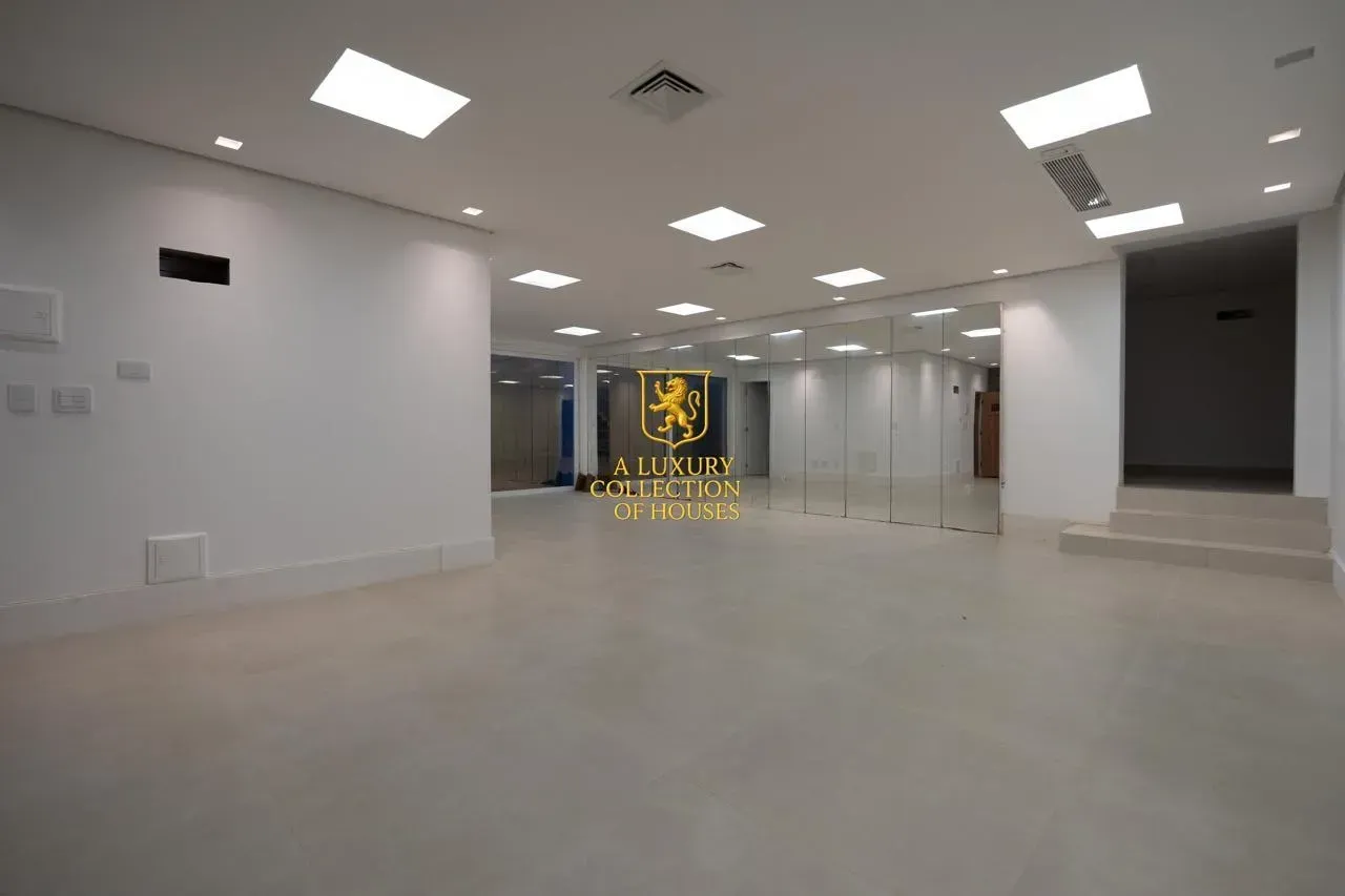 House with 27 bedrooms and 16 bathrooms — photo 34