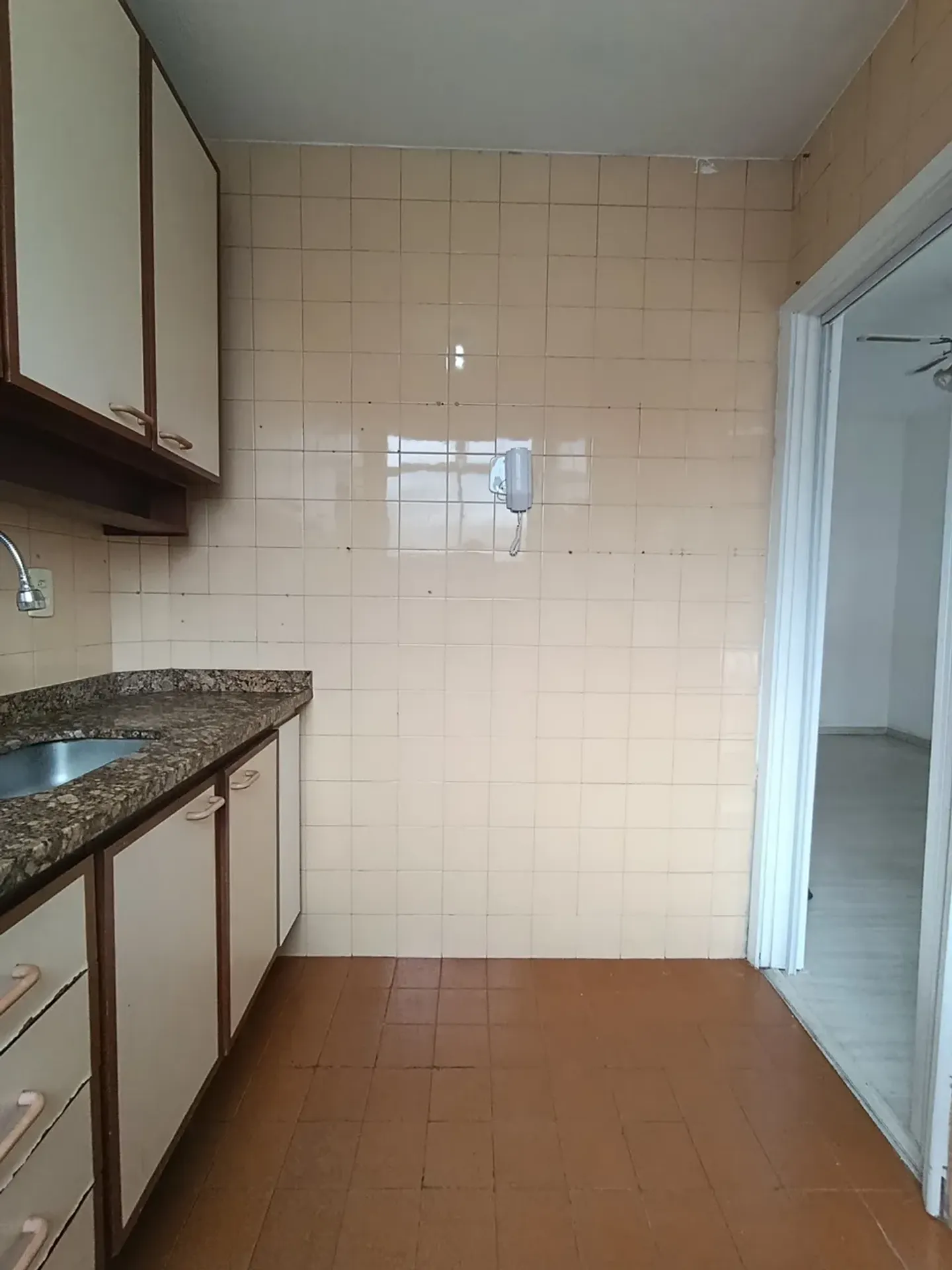 1-bedroom apartment with a glass-enclosed shower — photo 21