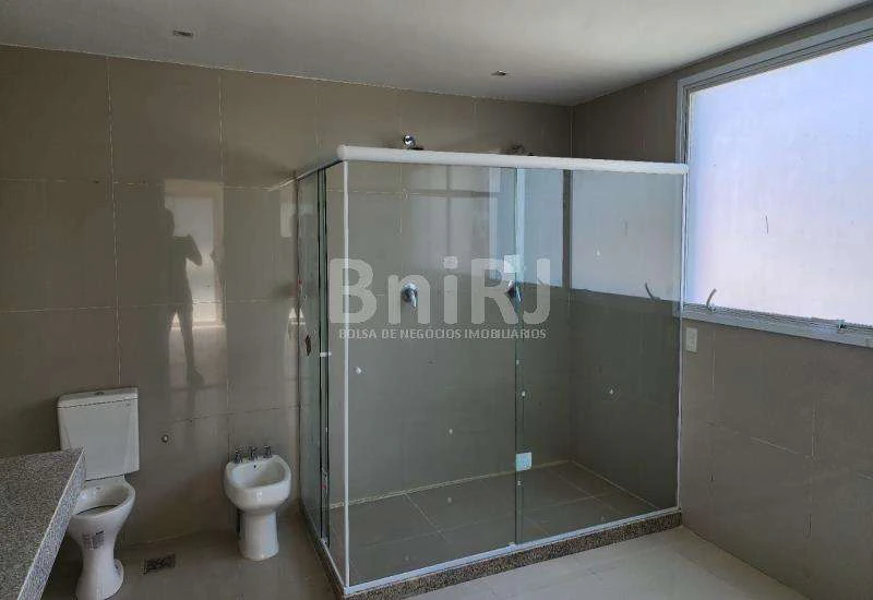 House with 6 bedrooms and 500 m² with 2 parking spaces — photo 11