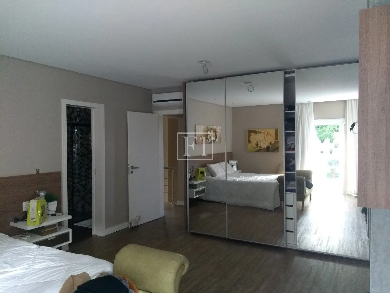 Furnished house, 450 m², with floor-to-ceiling windows — photo 56