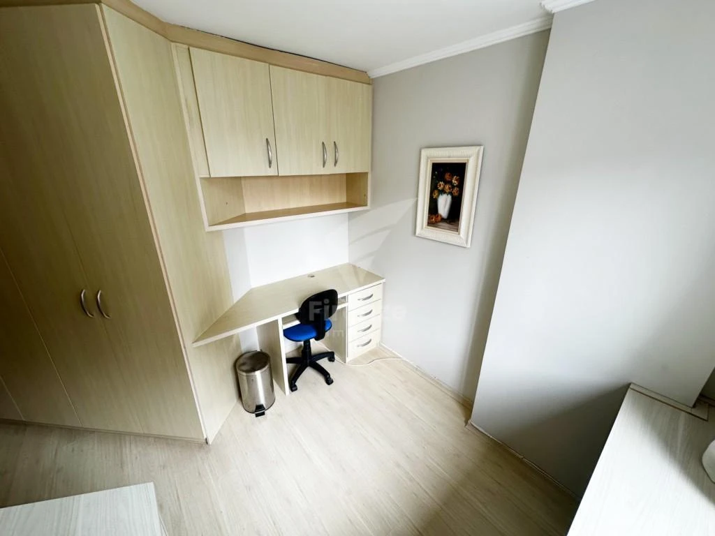 Glass-enclosed balcony in a 3-bedroom apartment, 113 m² — photo 8