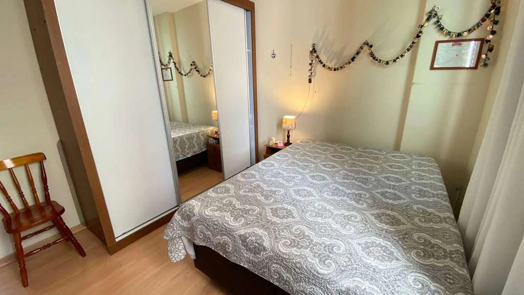 Apartamento de 3 quartos com fogão a gás e móveis — photo 6
