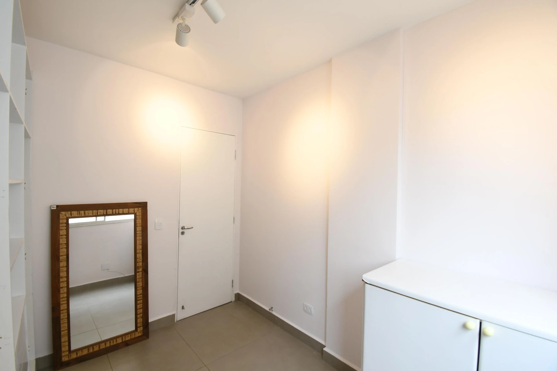 Furnished apartment, 76 m², with a walk-in closet — photo 16