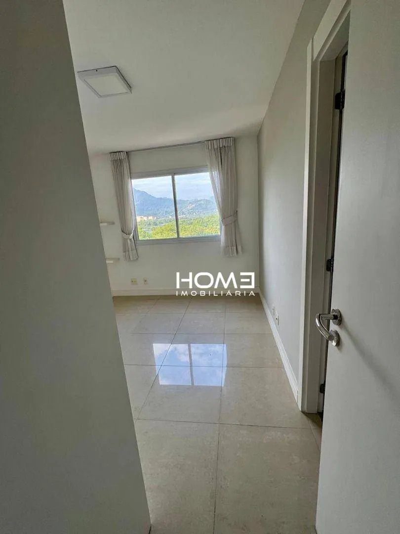 Home office in a 3-bedroom apartment, 155 m² — photo 5