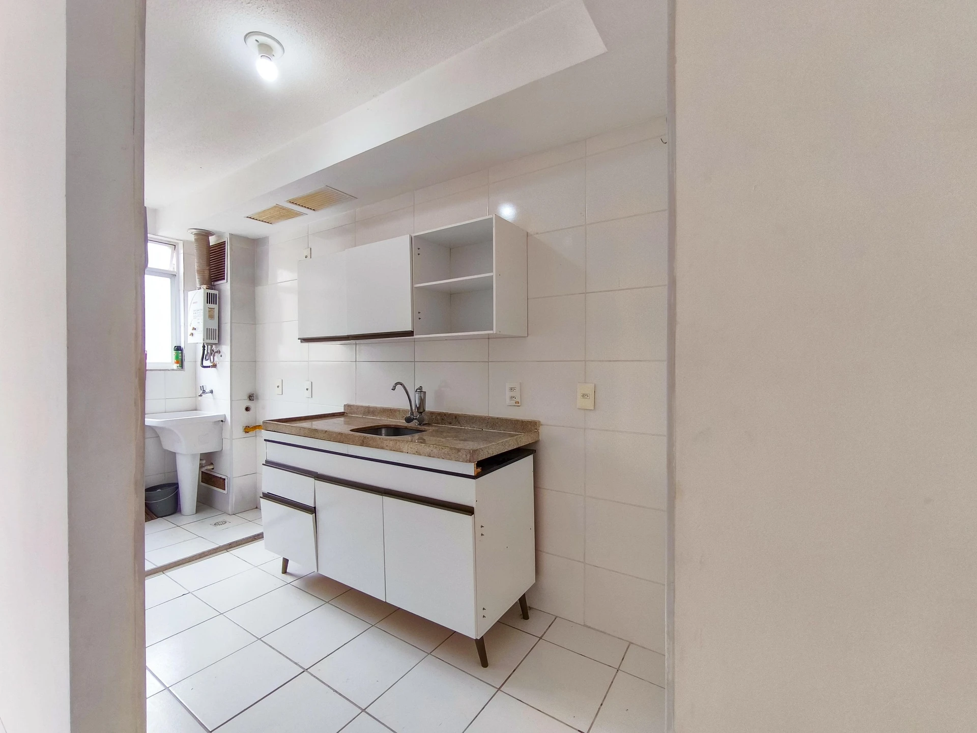 Apartamento de 2 quartos em condomínio com piscina — photo 51