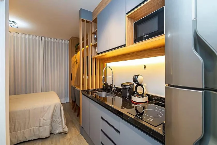 Furnished 1-bedroom apartment with a balcony — photo 2