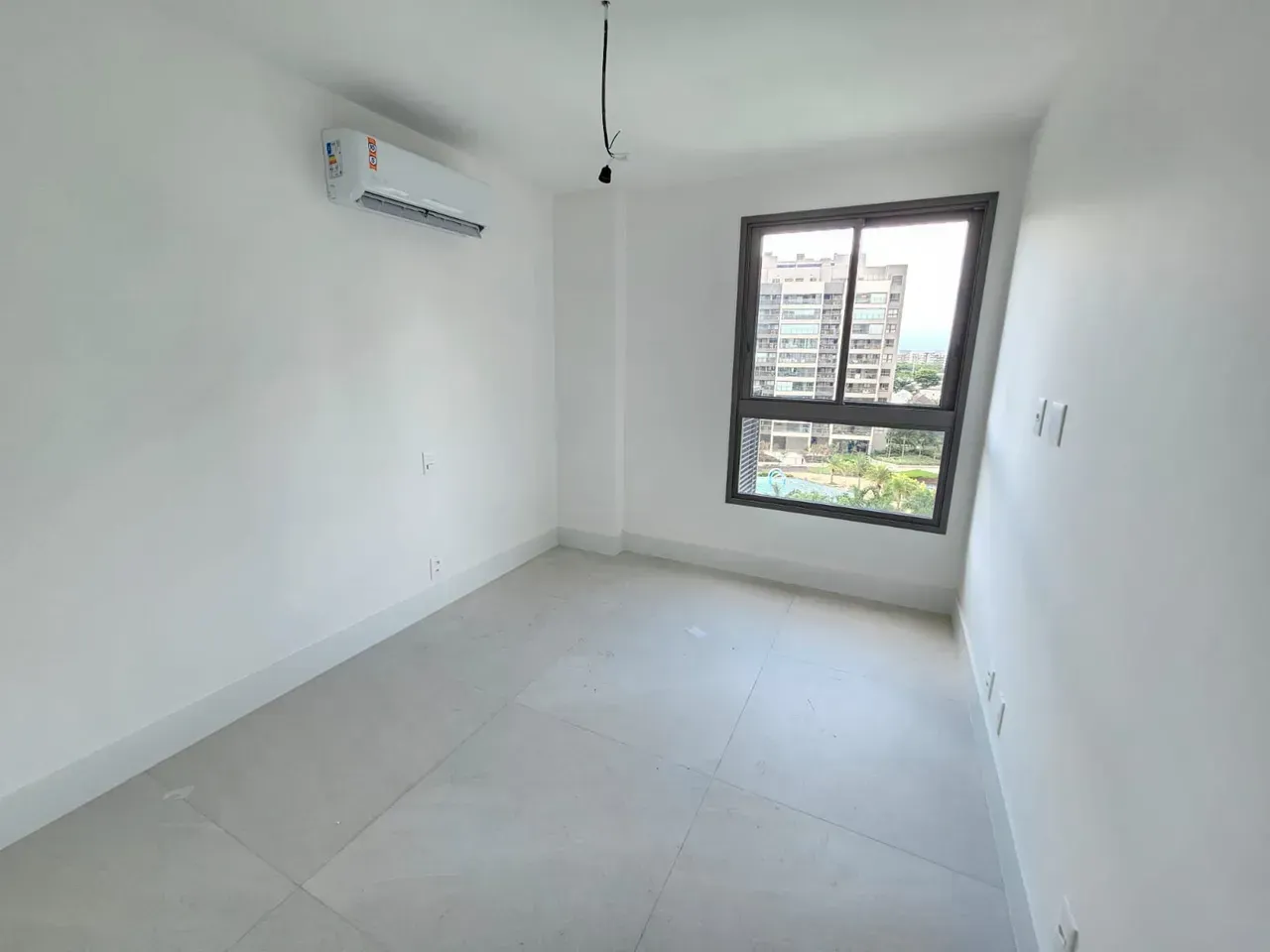 Unfurnished apartment with 3 bedrooms and 5 bathrooms — photo 18