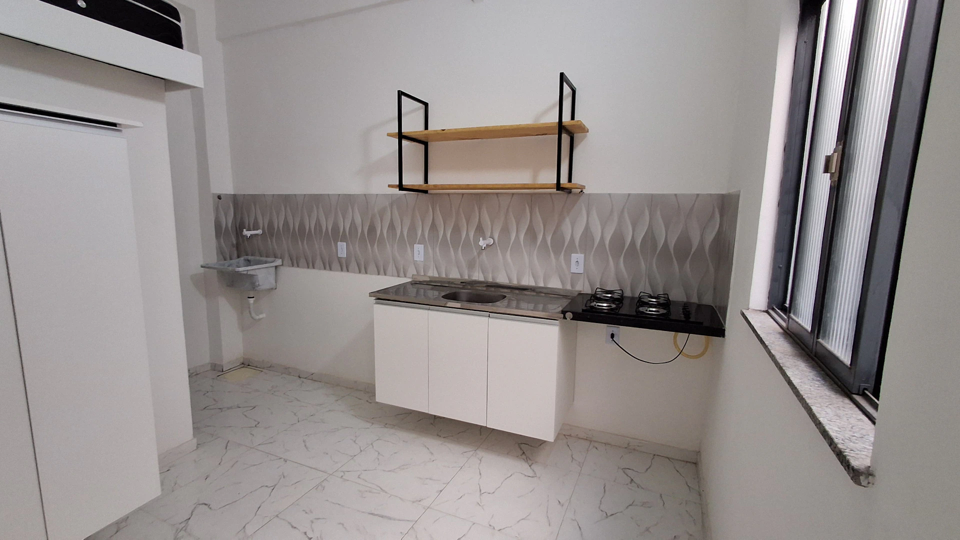 Studio-style kitnet with 1 bedroom and 1 bath — photo 3