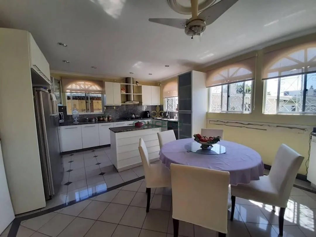 Casa en alquiler con 6 dormitorios y 420 m² — photo 12