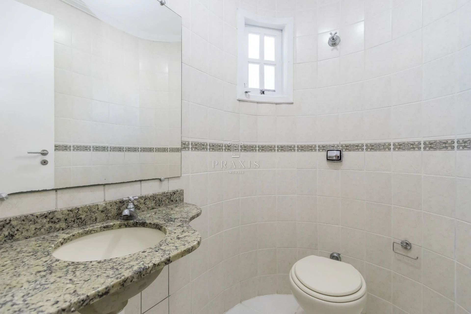 3-bedroom house with a bathtub — photo 28