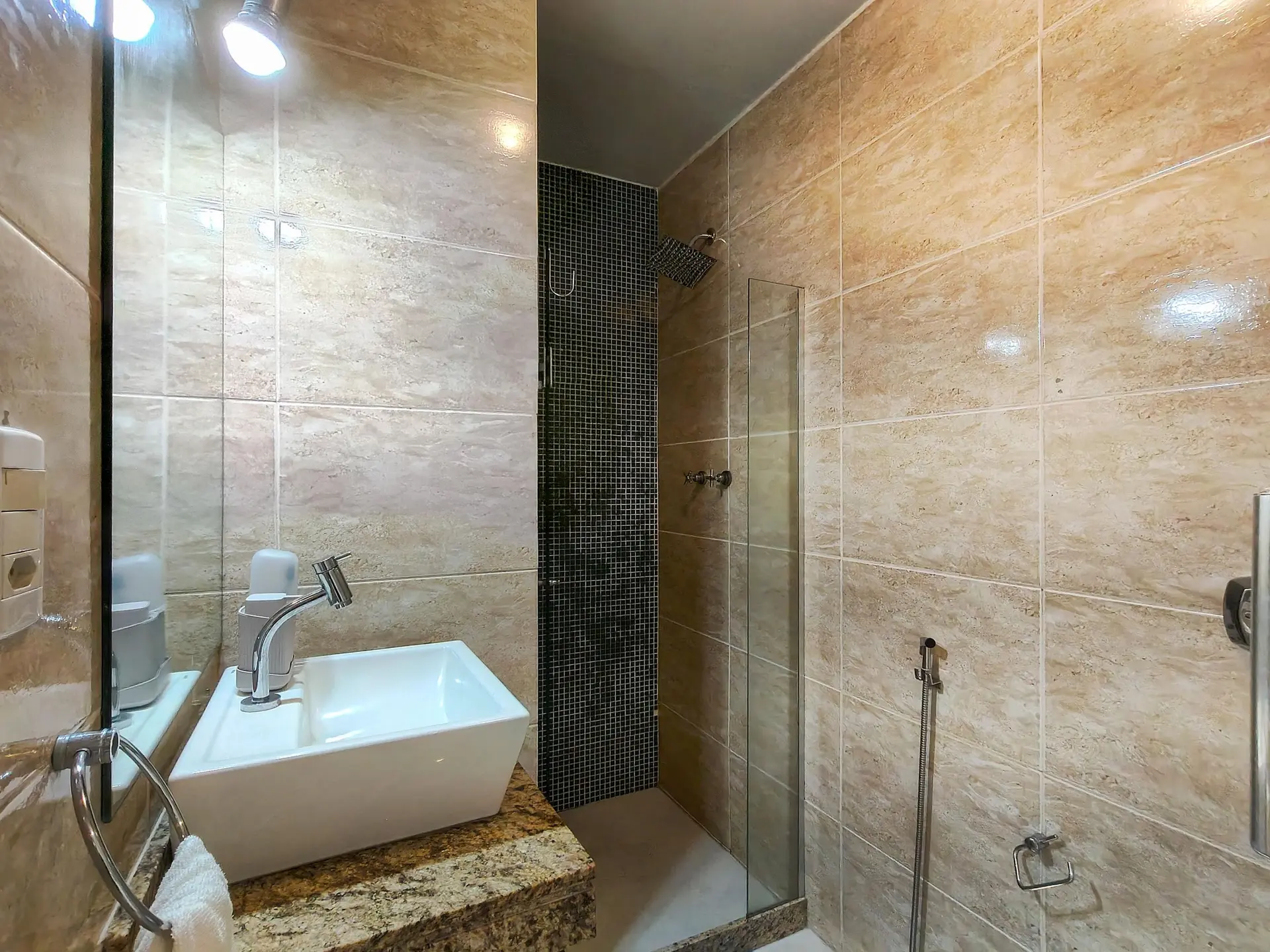 Apartamento mobiliado com cozinha americana e fogão a gás — photo 28