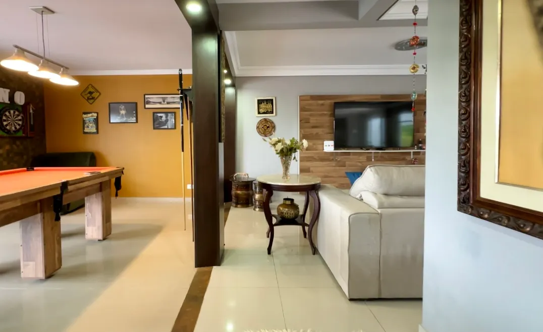 Furnished home with open-plan kitchen and 3 bedrooms