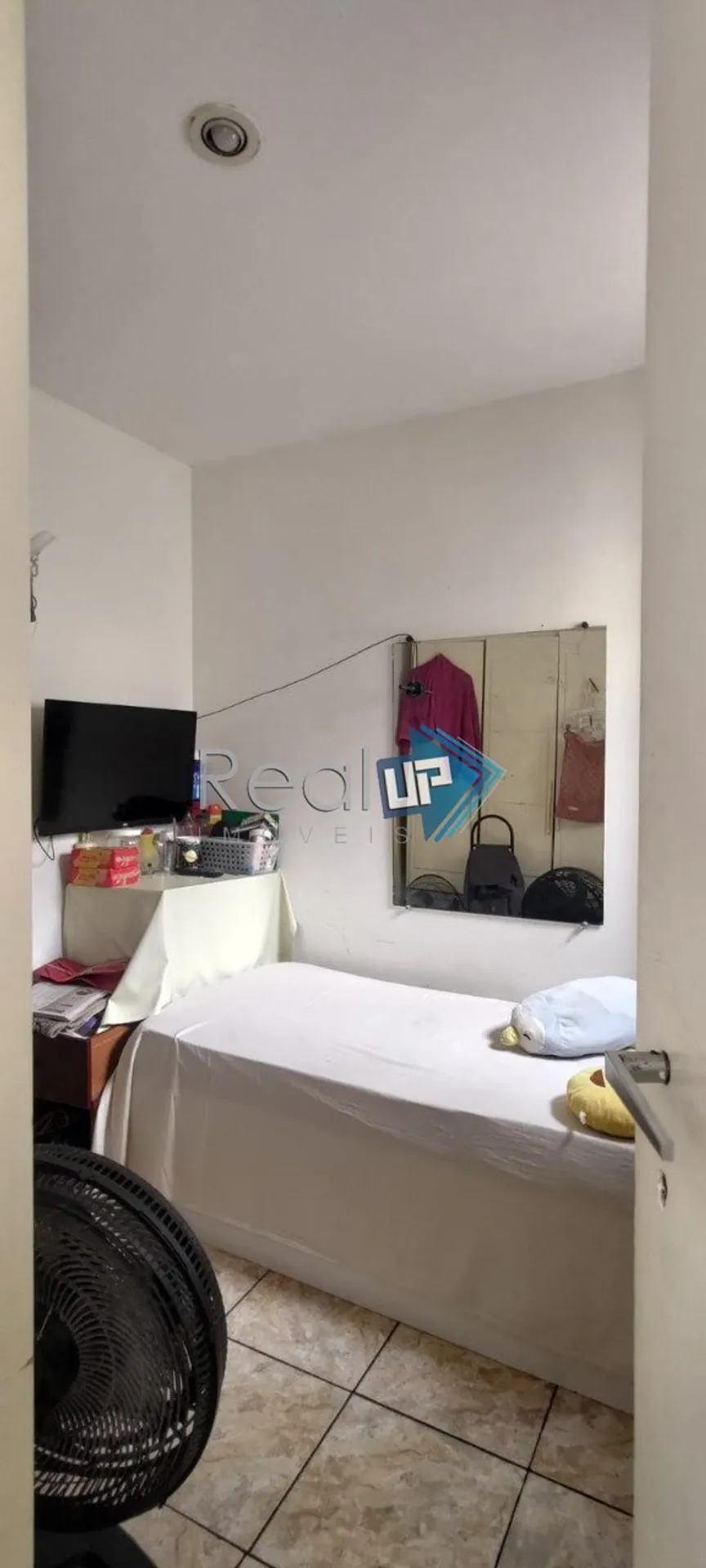 Unfurnished apartment with 3 bedrooms and a glazed balcony — photo 53