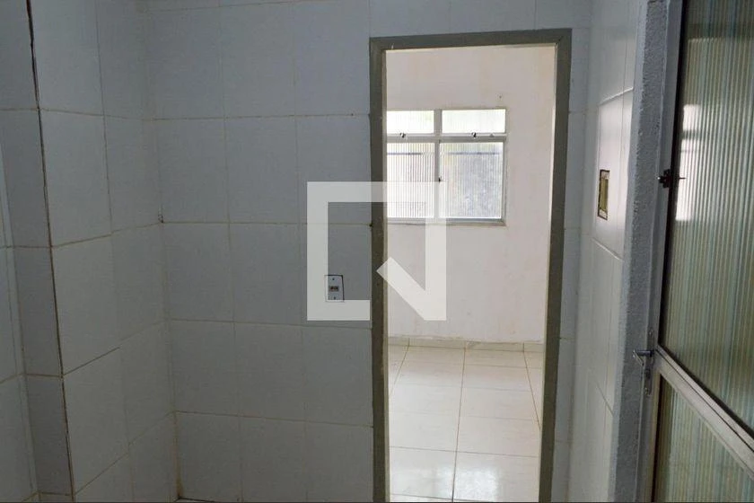 1-bedroom apartment with washing machine and utility sink — photo 7