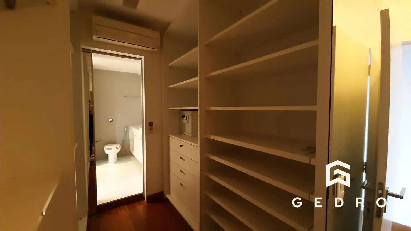 Furnished apartment, 320 m², with a water view — photo 15