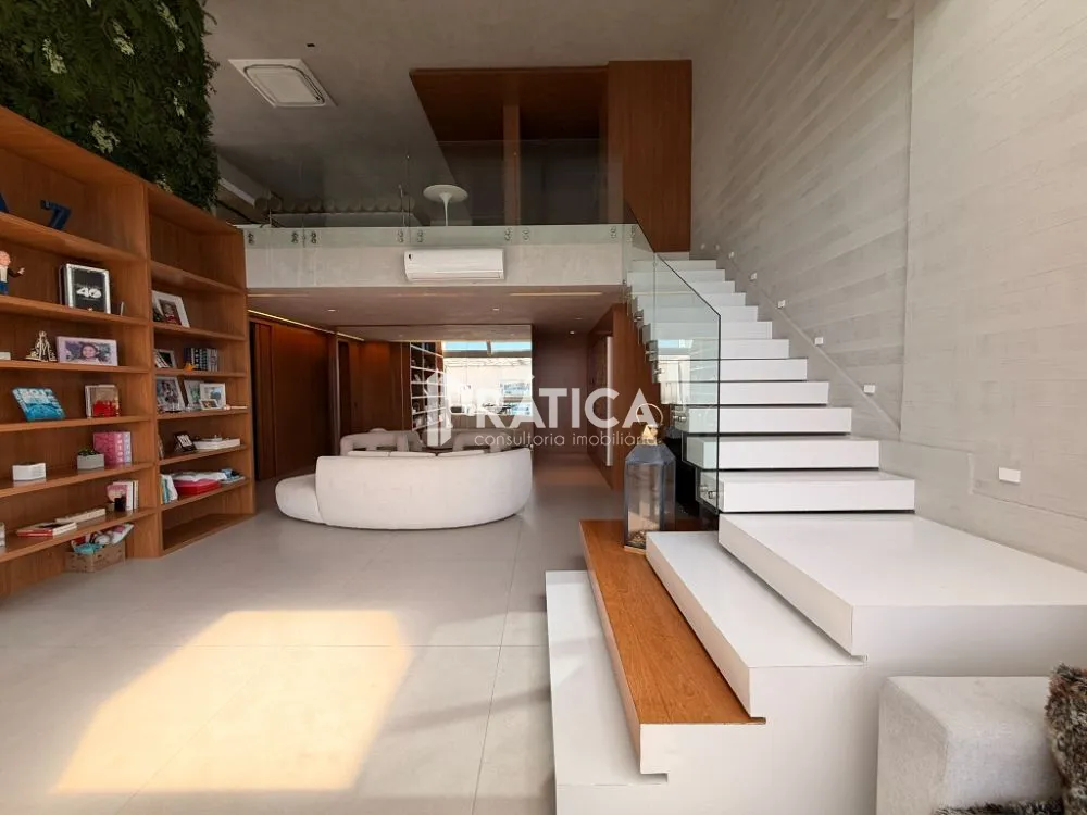 4-bedroom apartment with 5 bathrooms — photo 2