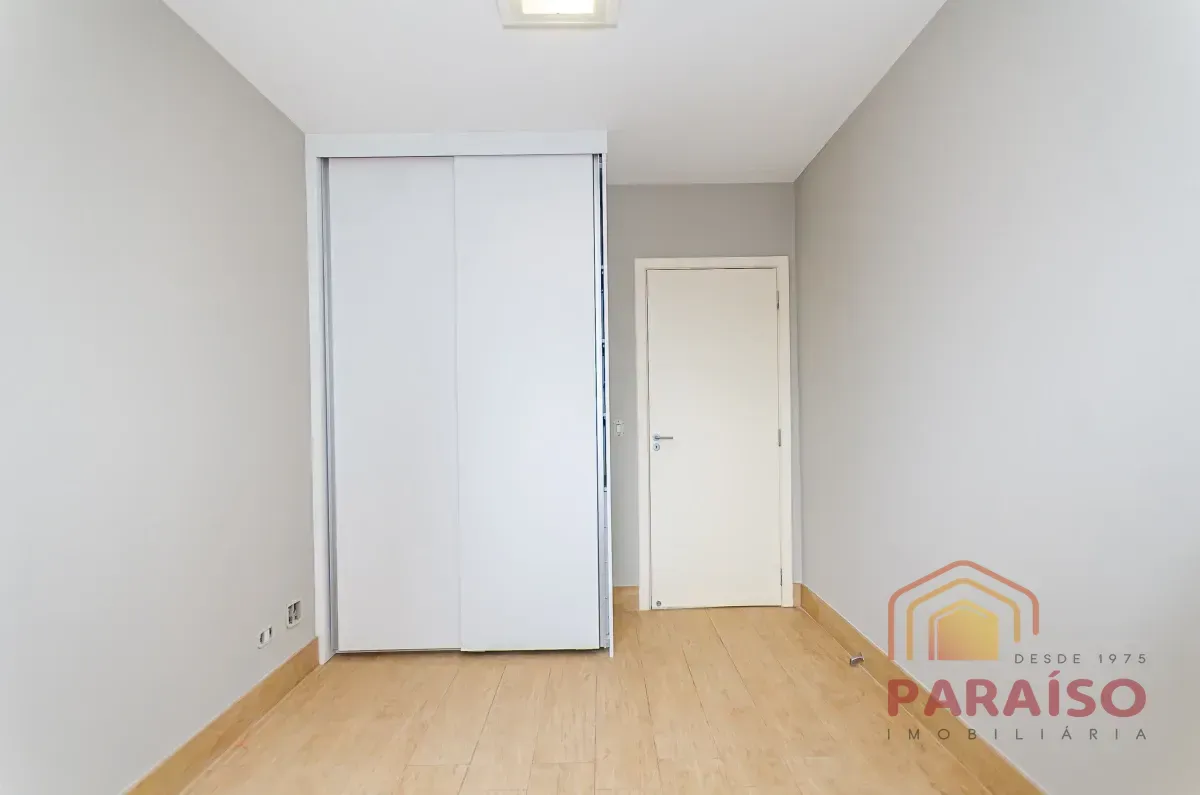 3-bedroom apartment in a building with a gym — photo 31