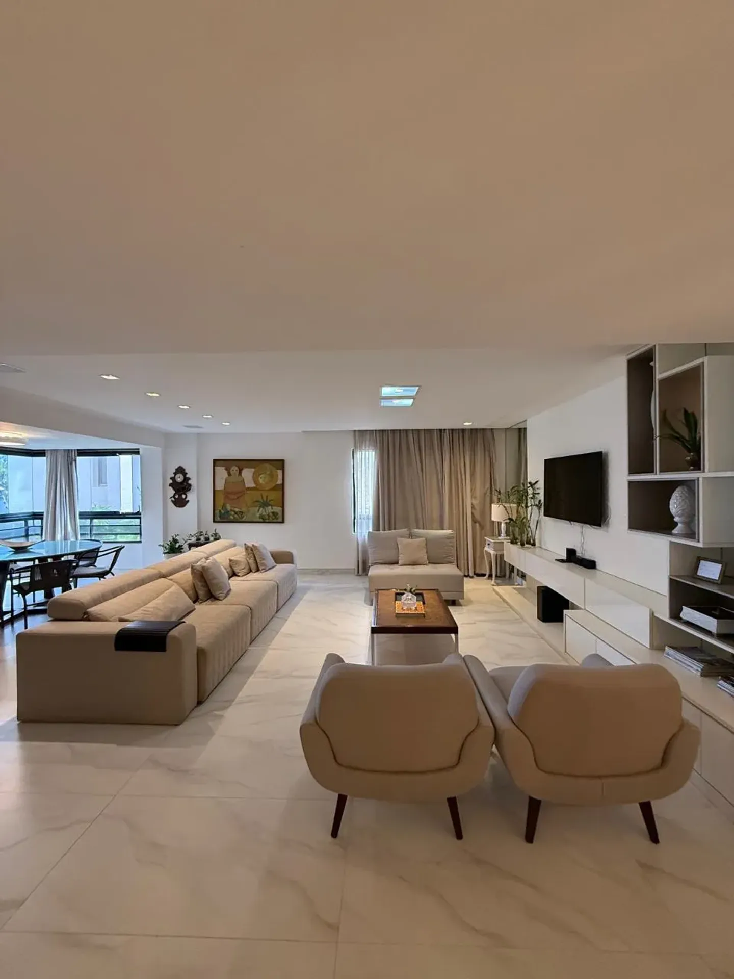 Furnished apartment, 195 m², with a home office