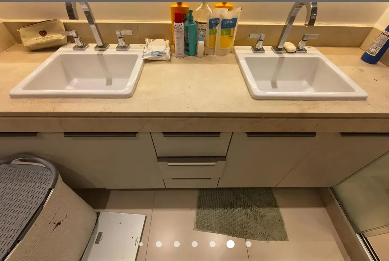 Furnished 3-bedroom apartment with 5 bathrooms — photo 17
