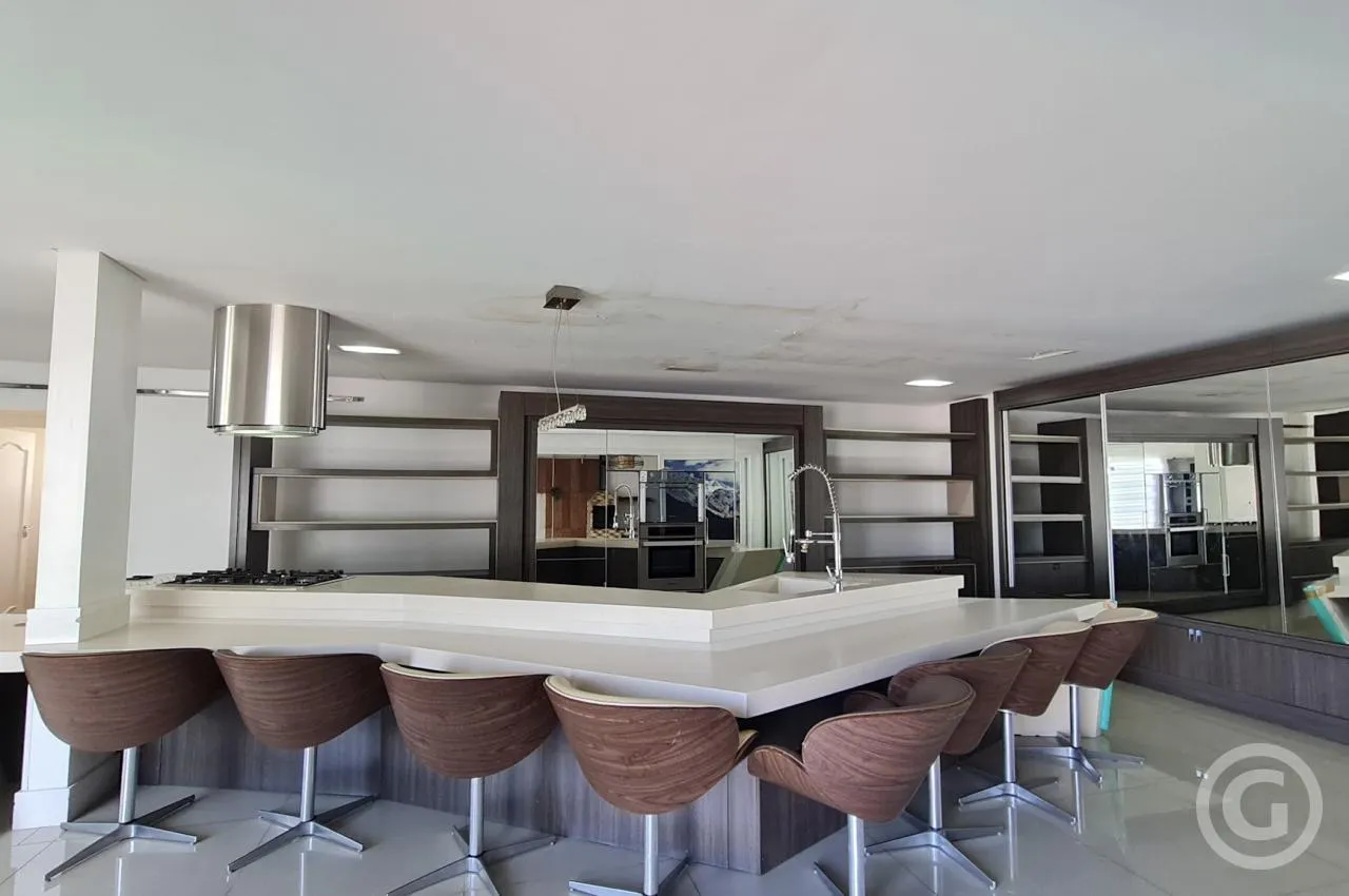 4-bedroom house with a walk-in closet in Florianópolis — photo 3