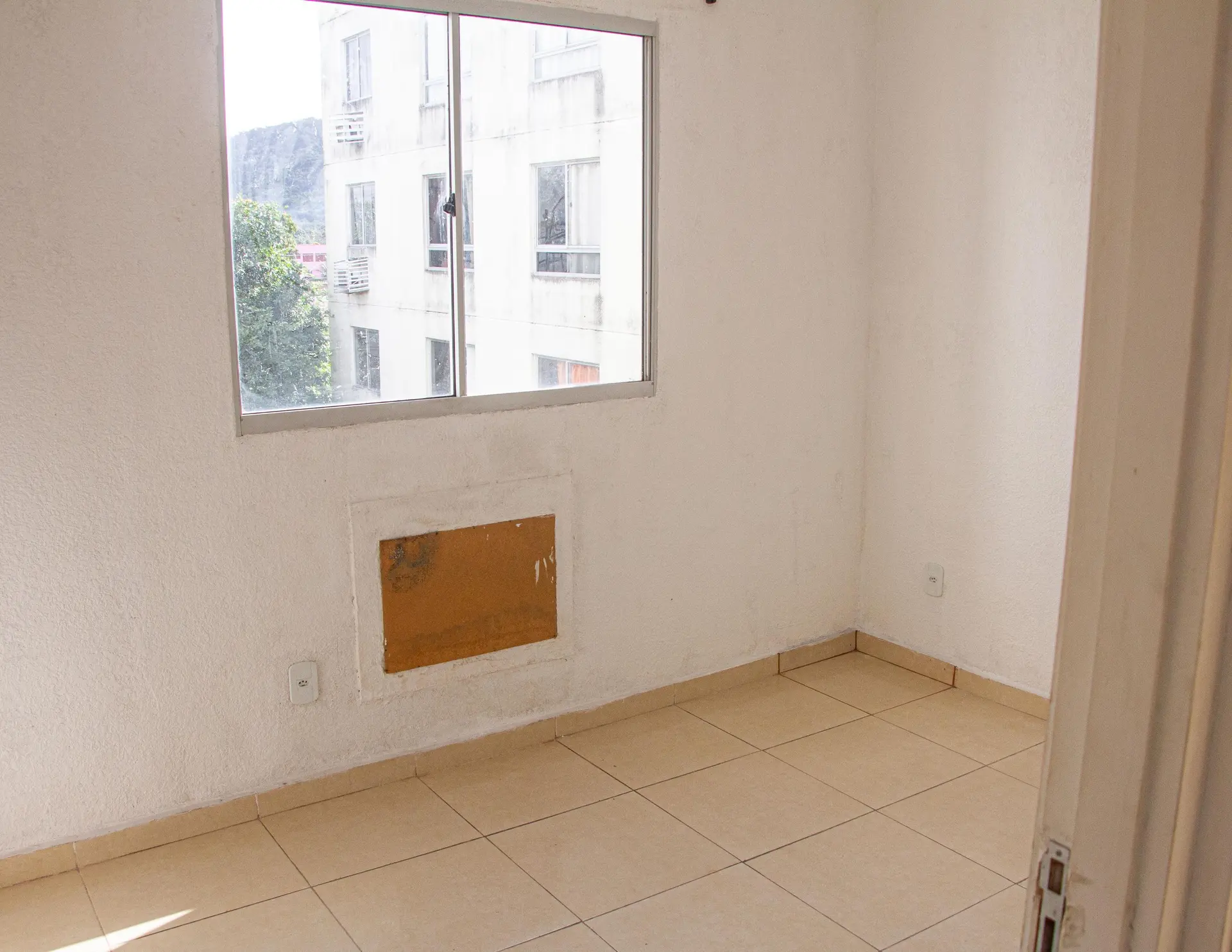 Unfurnished 2-bedroom apartment with pet-friendly policy — photo 13