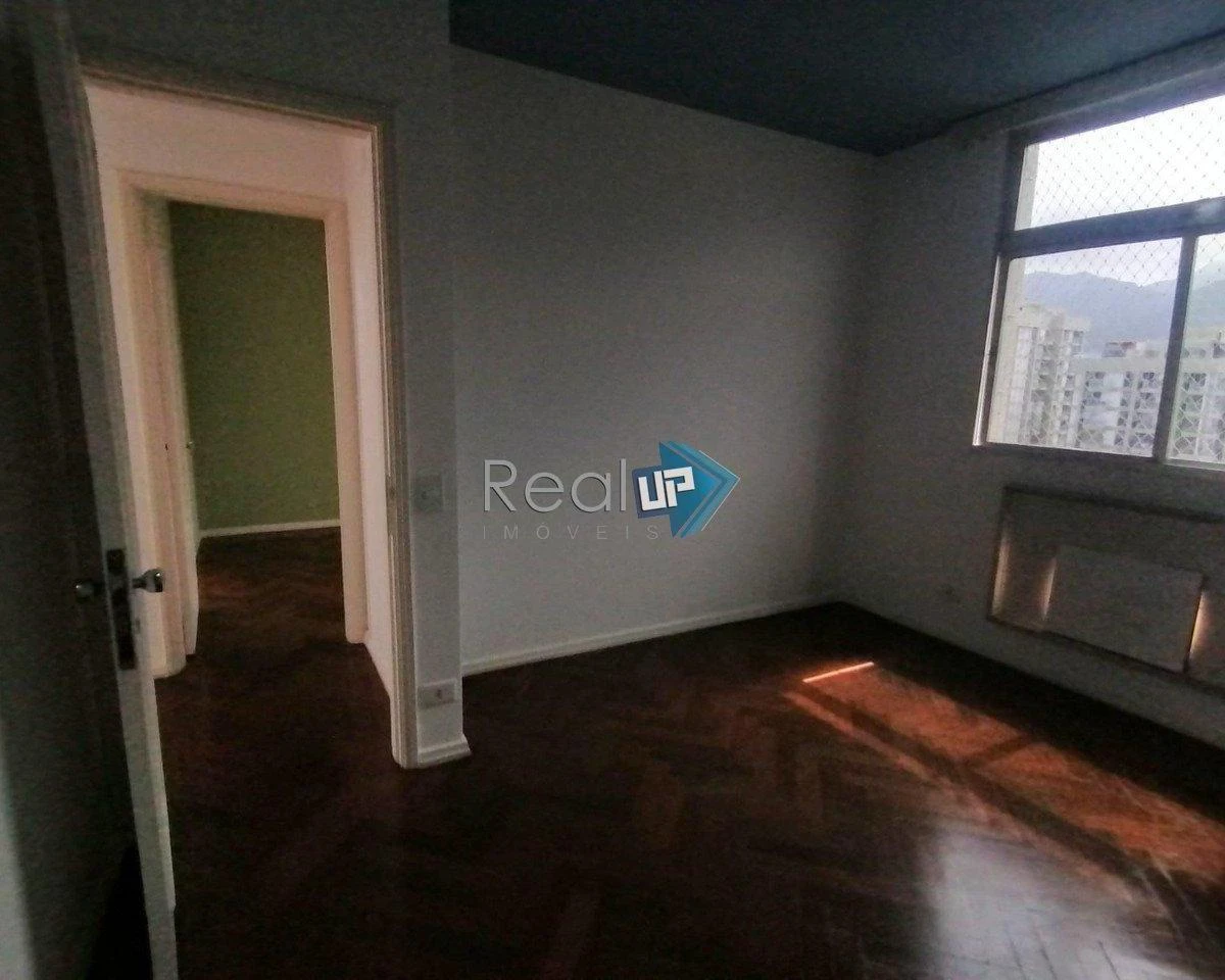 2-bedroom apartment with a mountain view in Rio de Janeiro — photo 15